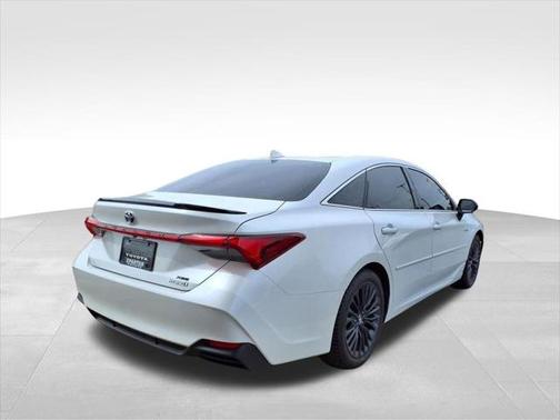 2020 Toyota Avalon Hybrid XSE