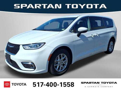 Bright White Clearcoat 2023 Chrysler Pacifica Touring L