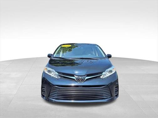 2018 Toyota Sienna LE