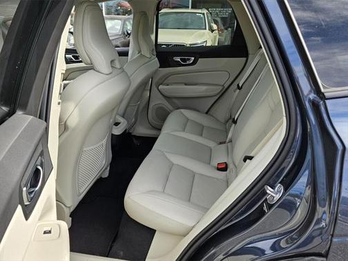 2025 Volvo XC60 B5 Core