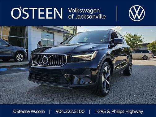 2023 Volvo XC40 B5 Plus Bright Theme