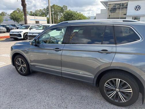 Platinum Gray Metallic 2018 Volkswagen Tiguan 2.0T SEL