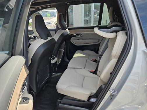2025 Volvo XC90 B5 Plus 7-Seater