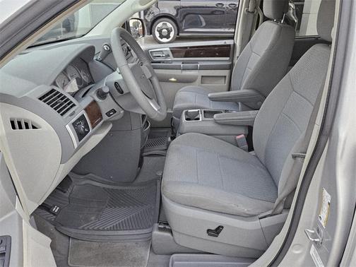 2010 Chrysler Town & Country Touring