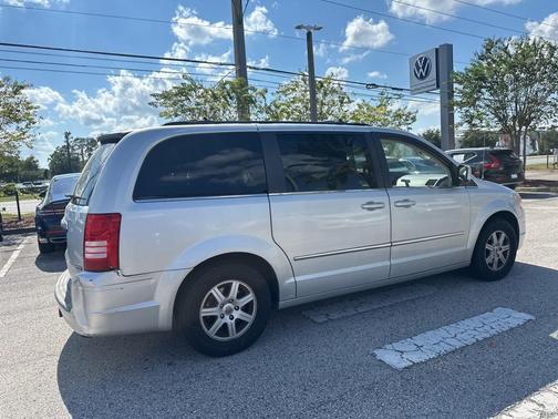 2010 Chrysler Town & Country Touring