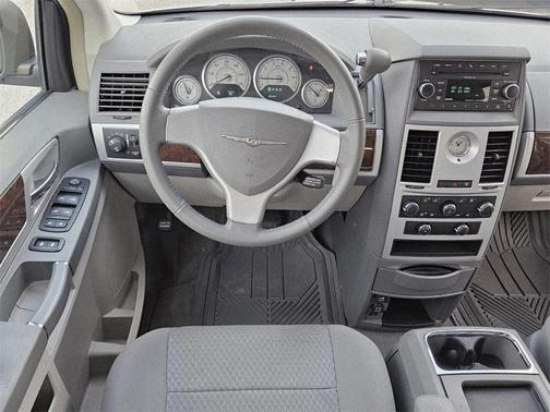 2010 Chrysler Town & Country Touring