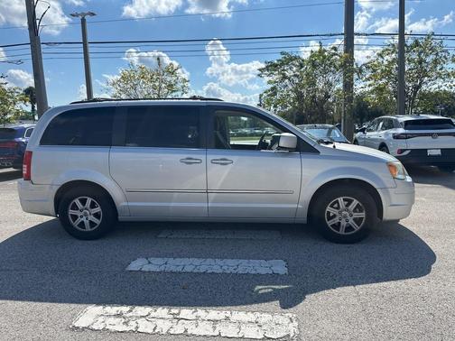 2010 Chrysler Town & Country Touring