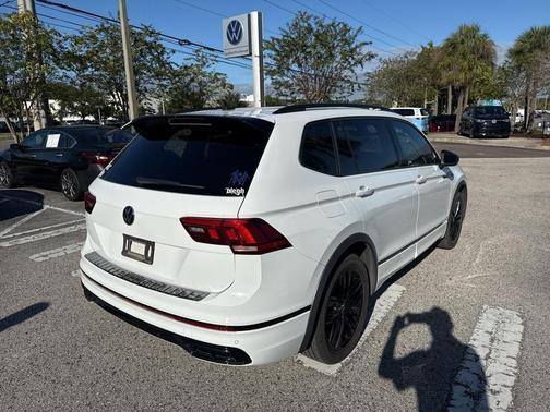 2022 Volkswagen Tiguan 2.0T SE R-Line Black