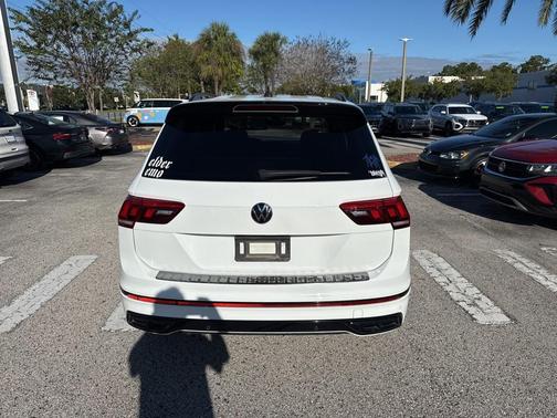 2022 Volkswagen Tiguan 2.0T SE R-Line Black