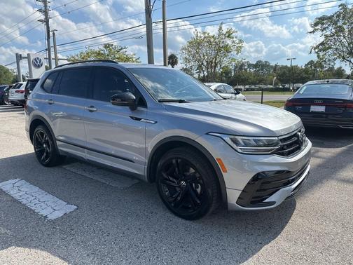 2024 Volkswagen Tiguan 2.0T SE R-Line Black