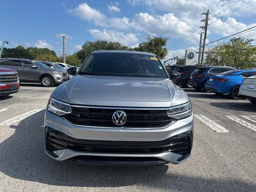 2024 Volkswagen Tiguan 2.0T SE R-Line Black