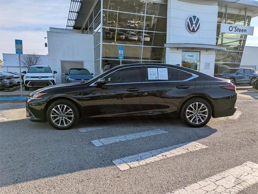 2023 Lexus ES 350 Base