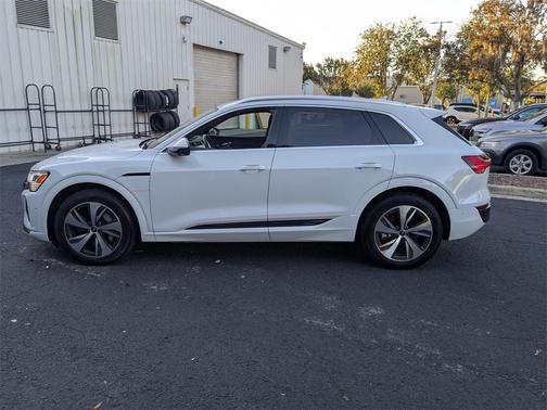 2024 Audi Q8 e-tron Premium Plus