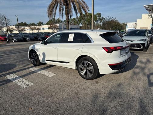 2024 Audi Q8 e-tron Premium Plus