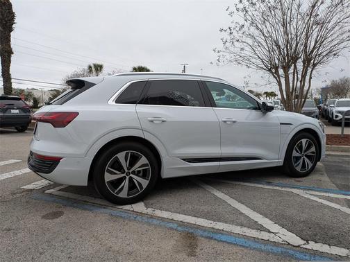 2024 Audi Q8 e-tron Premium Plus