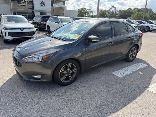 Magnetic 2016 Ford Focus SE