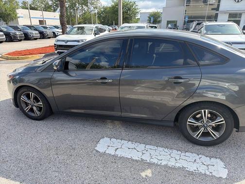 Magnetic 2016 Ford Focus SE