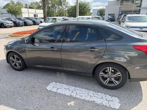 Magnetic 2016 Ford Focus SE