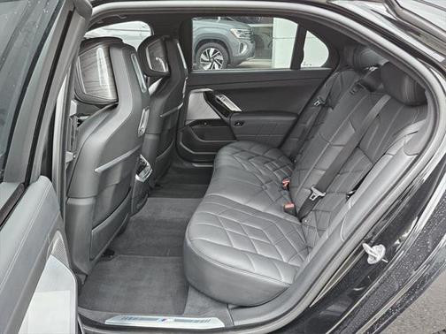 2024 BMW 740 i