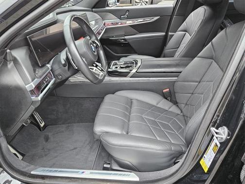 2024 BMW 740 i