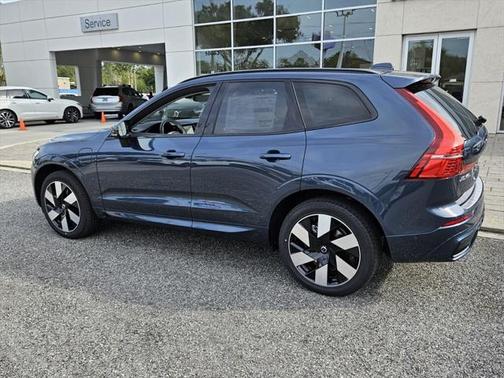 2025 Volvo XC60 Plug-In Hybrid T8 Plus