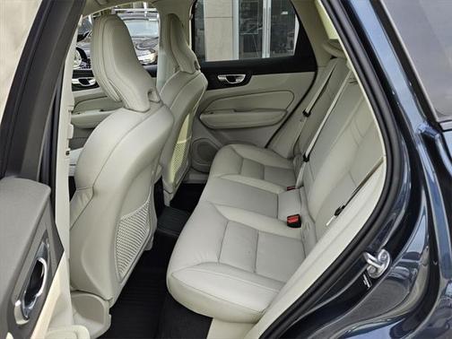 2025 Volvo XC60 Plug-In Hybrid T8 Plus