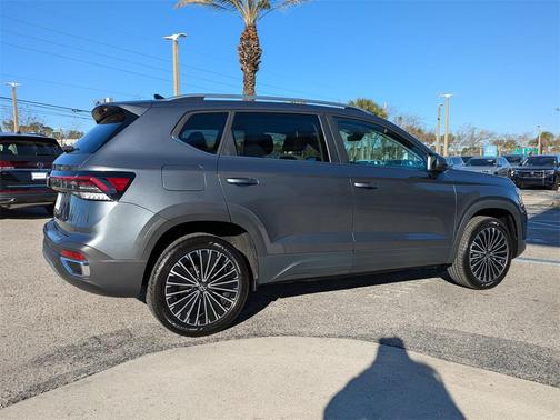 2026 Volkswagen Taos SE