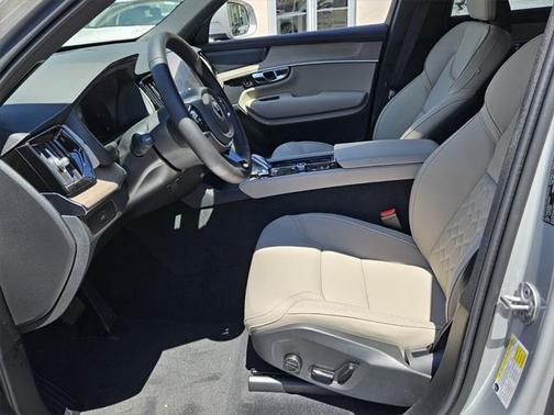 2025 Volvo XC90 B5 Plus 7-Seater