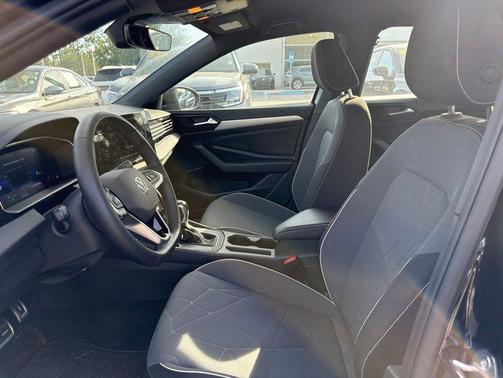 Deep Black Pearl 2025 Volkswagen Jetta 1.5T Sport