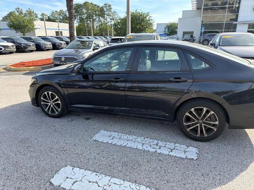Deep Black Pearl 2025 Volkswagen Jetta 1.5T Sport