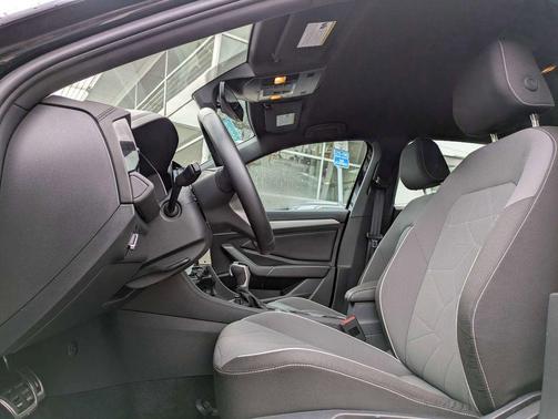 Deep Black Pearl 2025 Volkswagen Jetta 1.5T Sport