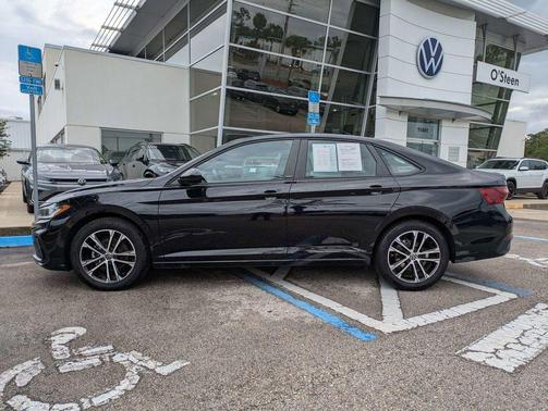 Deep Black Pearl 2025 Volkswagen Jetta 1.5T Sport