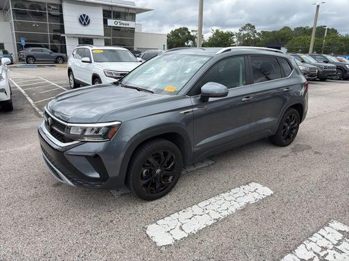Platinum Gray Metallic 2023 Volkswagen Taos 1.5T SE