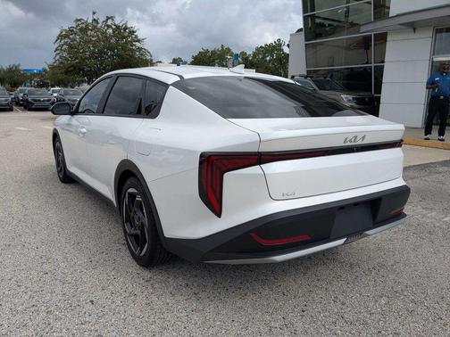 Snow White Pearl 2025 Kia K4 EX