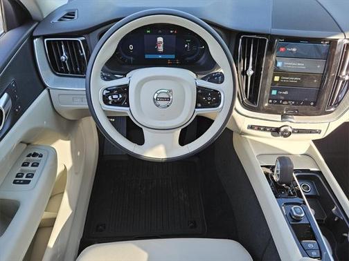 2025 Volvo XC60 Plug-In Hybrid T8 Plus