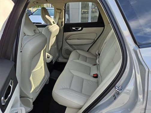 2025 Volvo XC60 Plug-In Hybrid T8 Plus
