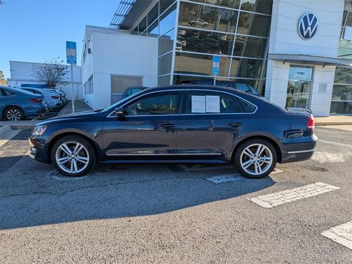 2015 Volkswagen Passat 1.8T Auto SE w/Sunroof & Nav