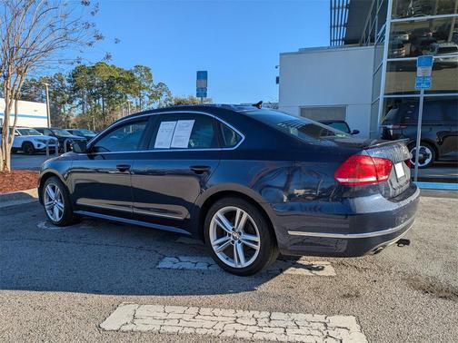 2015 Volkswagen Passat 1.8T Auto SE w/Sunroof & Nav