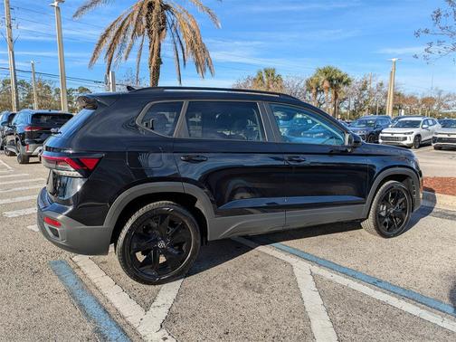 2026 Volkswagen Taos SE Black