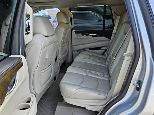 2018 Cadillac Escalade Luxury
