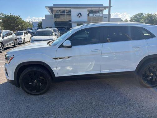 Pure White 2025 Volkswagen Atlas Cross Sport 2.0T SE w/Technology