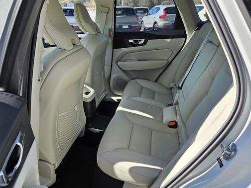 2025 Volvo XC60 Plug-In Hybrid T8 Plus