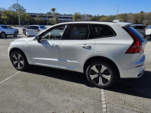 2025 Volvo XC60 Plug-In Hybrid T8 Plus