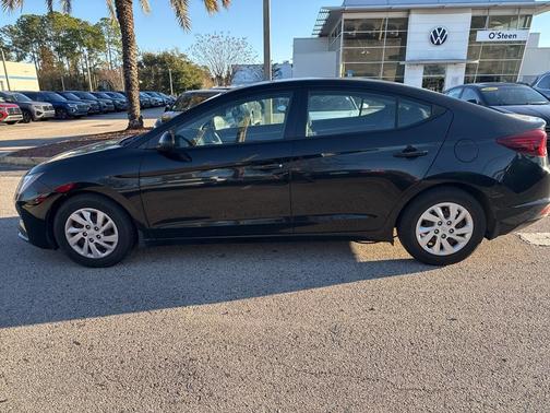 2019 Hyundai ELANTRA SE