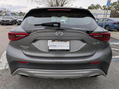 2018 INFINITI QX30 Luxury