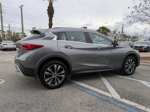2018 INFINITI QX30 Luxury