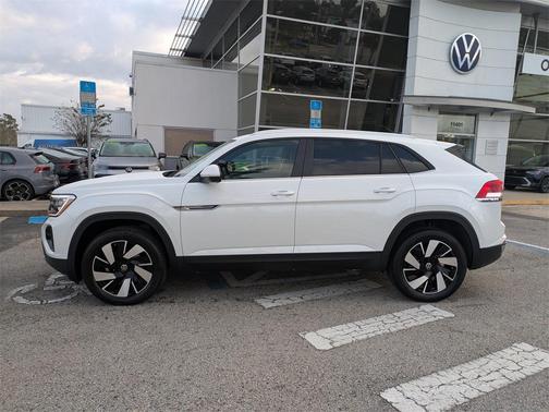 2026 Volkswagen Atlas Cross Sport 2.0T SE w/Technology
