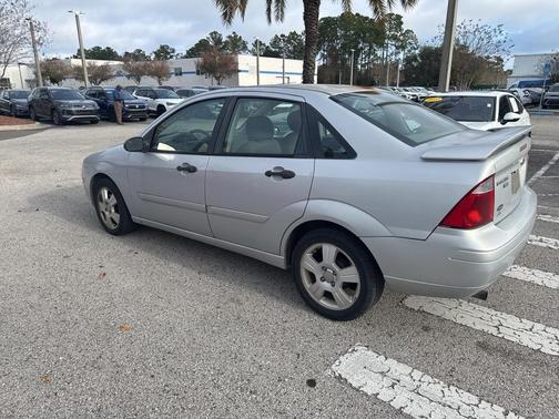 2005 Ford Focus ZX4
