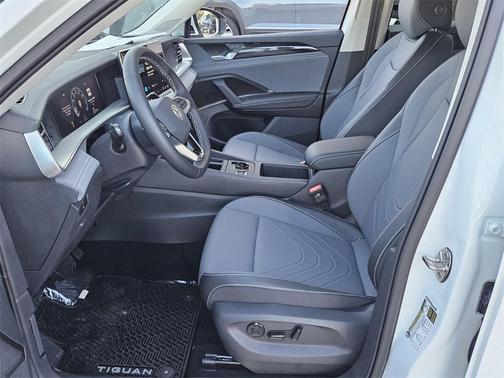 2025 Volkswagen Tiguan 2.0T SE 4MOTION