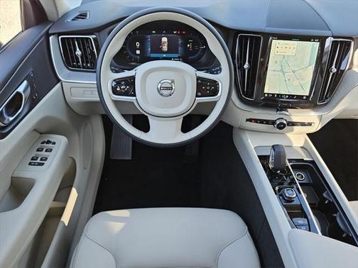 2025 Volvo XC60 Plug-In Hybrid T8 Plus